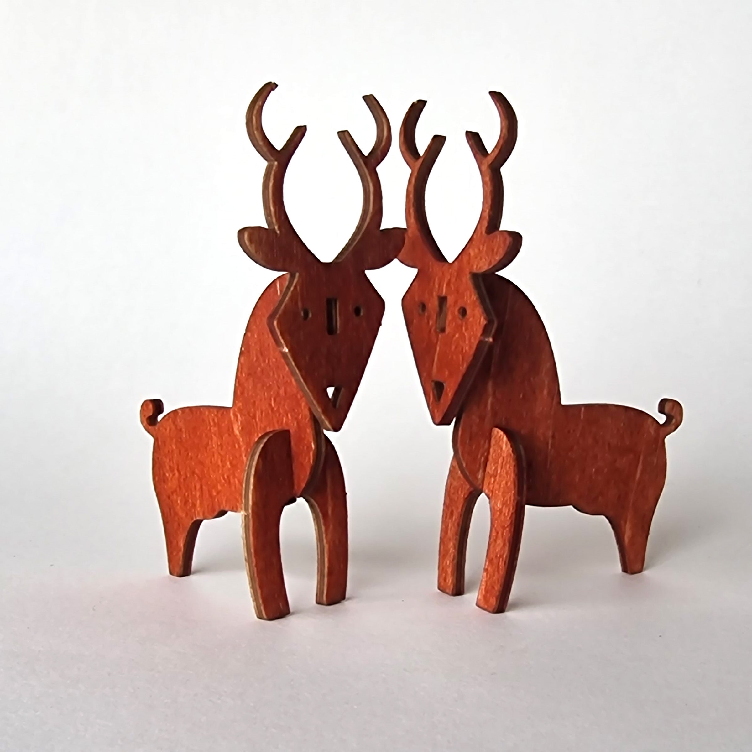 Wooden reindeer pair model, sustainable clip-together Christmas decor